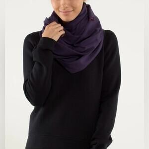 Lululemon Athletica Vinyasa Scarf *Rulu Hyper Stripe Plum / Plum O/S